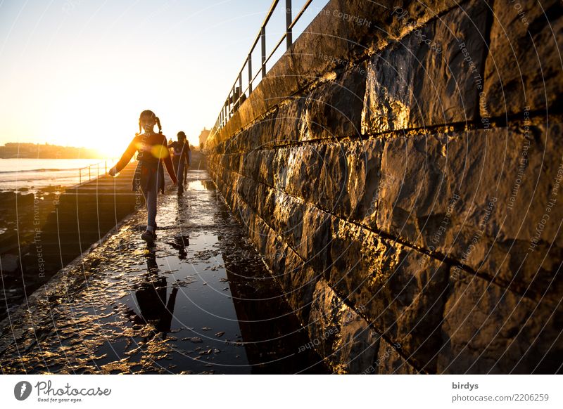way home Girl 3 Human being 3 - 8 years Child Infancy 8 - 13 years Water Cloudless sky Sunrise Sunset Sunlight Beautiful weather Coast Wall (barrier)