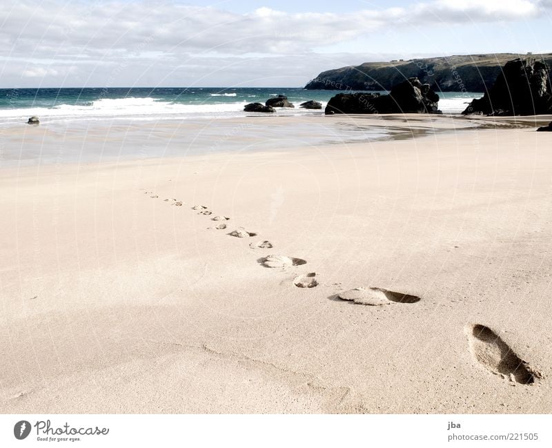 Traces in the sand {N2} Contentment Relaxation Far-off places Freedom Summer Beach Ocean Waves Footprint Tracks Nature Elements Sand Water Horizon Coast