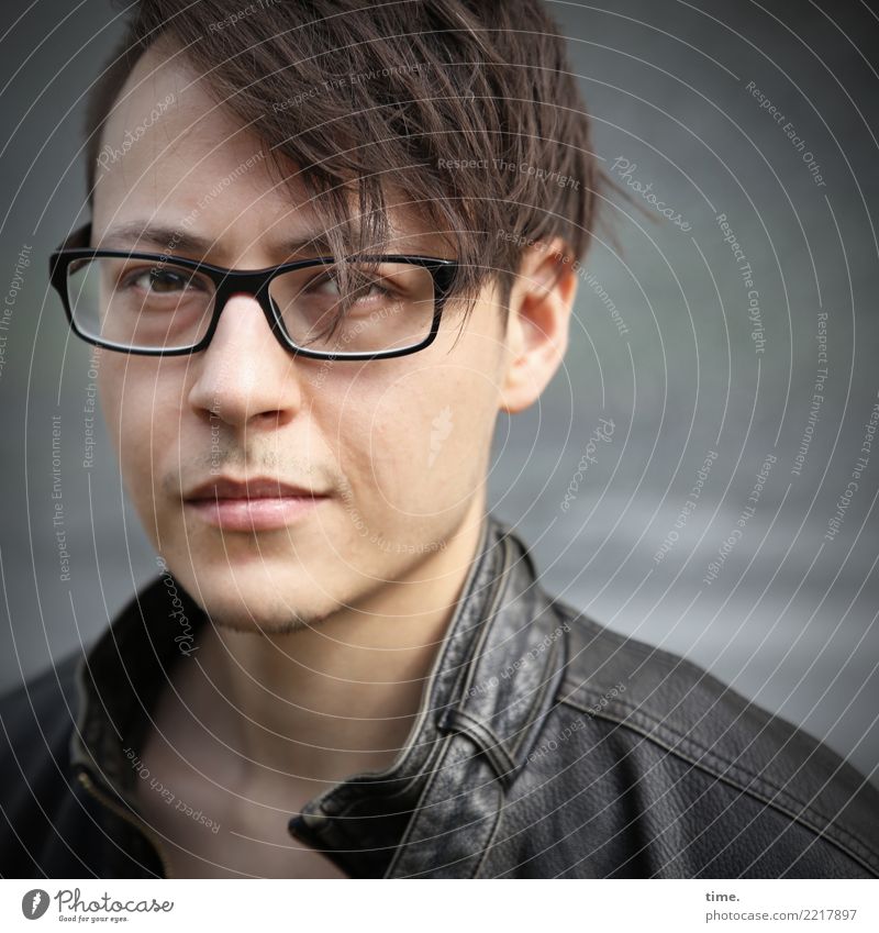 . Masculine Man Adults 1 Human being Jacket Leather jacket Eyeglasses Brunette Short-haired Observe Think Looking Wait Self-confident Cool (slang) Willpower