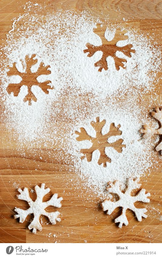 snowflakes Food Dough Baked goods Nutrition Delicious Sweet Crisp Cookie Butter cookie Snowflake Confectioner`s sugar Sugar Imprint Star (Symbol)