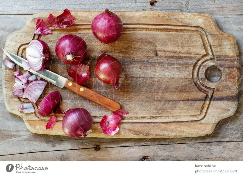 Red onions on a wooden board top view Vegetable Nutrition Vegetarian diet Group Fresh bulb cooking Cut food health healthy Ingredients Onion Organic Purple Raw
