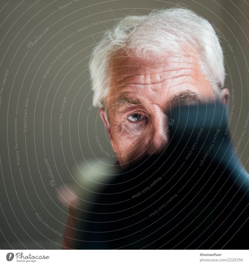 Man, camera Take a photo Photographer Camera Profession Media industry Human being Masculine Male senior Head 1 60 years and older Senior citizen White-haired