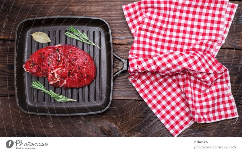 raw beef with spices Meat Herbs and spices Dinner Pan Table Kitchen Wood Eating Fresh Above Brown Red Black background barbecue Beef beefsteak Blood board