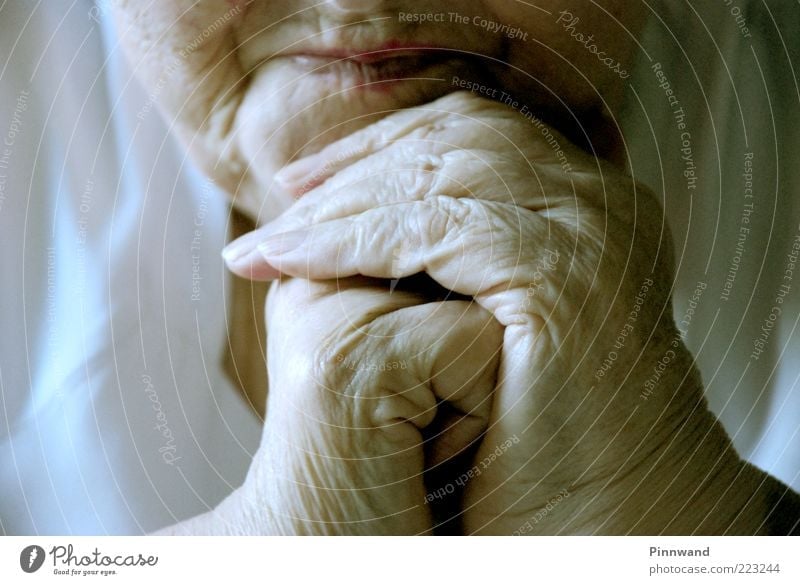 amen Human being Woman Adults Female senior Grandparents Senior citizen Grandmother Life Skin Head Face Mouth Lips Hand Fingers 1 60 years and older Old Natural