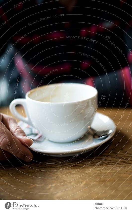 Cup empty Beverage Hot drink Coffee Spoon Coffee cup Café au lait Table Drinking Human being Masculine Hand Fingers 1 Sit Brown White To have a coffee