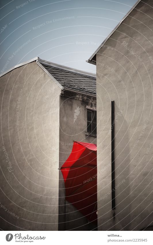 in a sweatbox Chemnitz Building House (Residential Structure) Old building Interior courtyard Backyard Gable end Umbrella Town Red Clamp Captured Colour photo