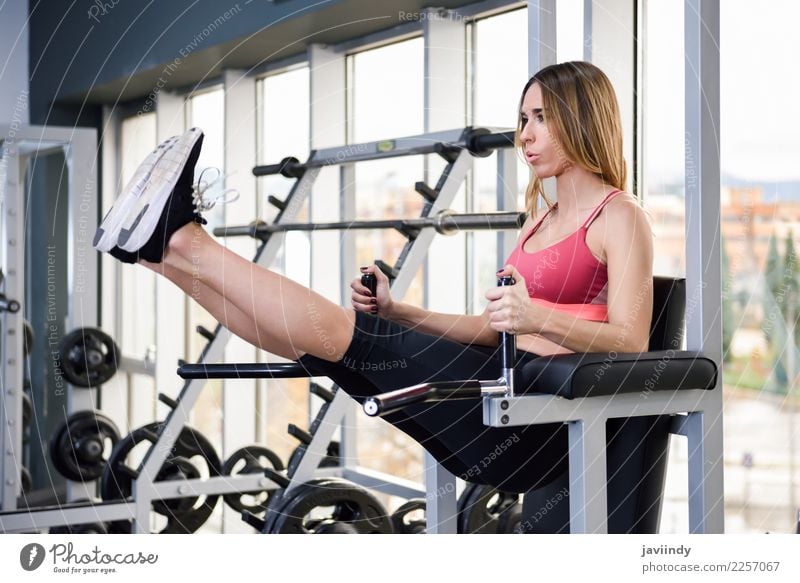 Young fit woman at the gym doing abs workout Lifestyle Beautiful Body Sports Human being Feminine Young woman Youth (Young adults) Woman Adults 1 18 - 30 years