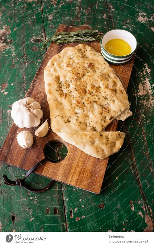 foccachia Food Dough Baked goods Herbs and spices Garlic Garlic bulb Clove of garlic Cooking oil Rosemary Nutrition Eating Lunch Dinner Organic produce