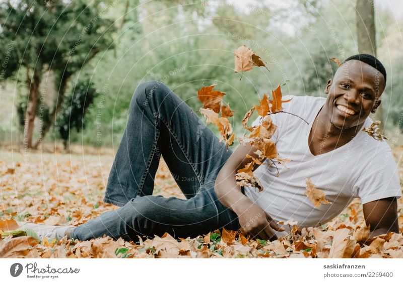 Culture Shock I Lifestyle Shopping Luxury Beautiful Human being Masculine Young man Youth (Young adults) Man Adults Body 1 30 - 45 years Nature Plant Autumn