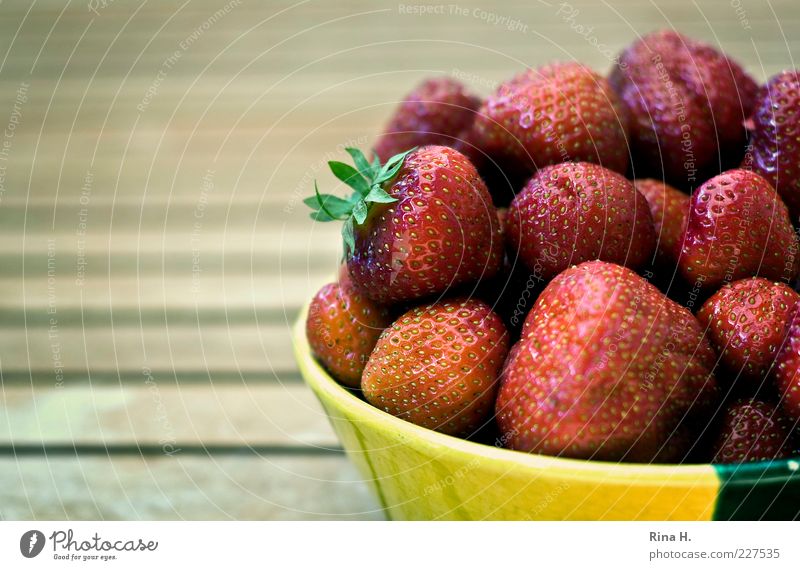 Delicious strawberries Fruit Strawberry Nutrition Organic produce Vegetarian diet Bowl Summer Fresh Healthy Yellow Red Vitamin Vitamin C Colour photo