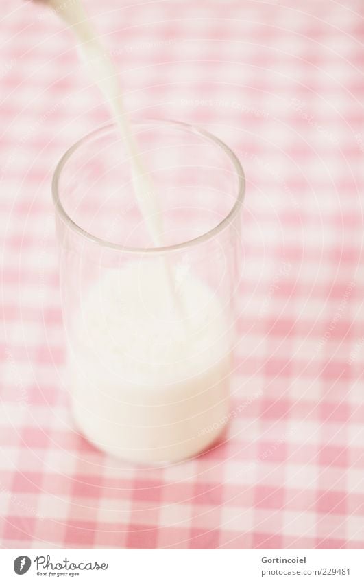 Milky Food Dairy Products Organic produce Beverage Glass Pink White Checkered Frosted glass Whole milk Fresh milk Pour Food photograph Colour photo