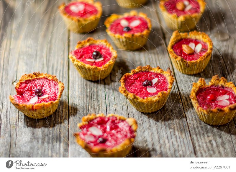 Raspberry muffins Fruit Dessert Eating Breakfast Plate Decoration Table Feasts & Celebrations Wood Fresh Small Delicious Brown food sweet Muffin cake Cupcake