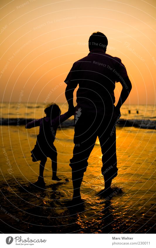 Wanderlust. Child Girl Father Adults Life 2 Human being 3 - 8 years Infancy 45 - 60 years Sunrise Sunset Beautiful weather Waves Coast Beach Ocean Observe