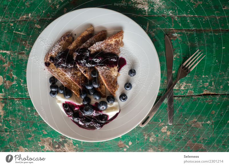 Gourmet breakfast Food Yoghurt Dairy Products Fruit Dough Baked goods Bread Candy Toast French toast Blueberry Confectioner`s sugar Nutrition Eating Breakfast