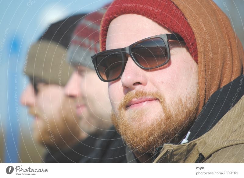 day at the sea Human being Masculine Young man Youth (Young adults) Man Adults 3 18 - 30 years 30 - 45 years Clothing Sunglasses Cap Red-haired Facial hair