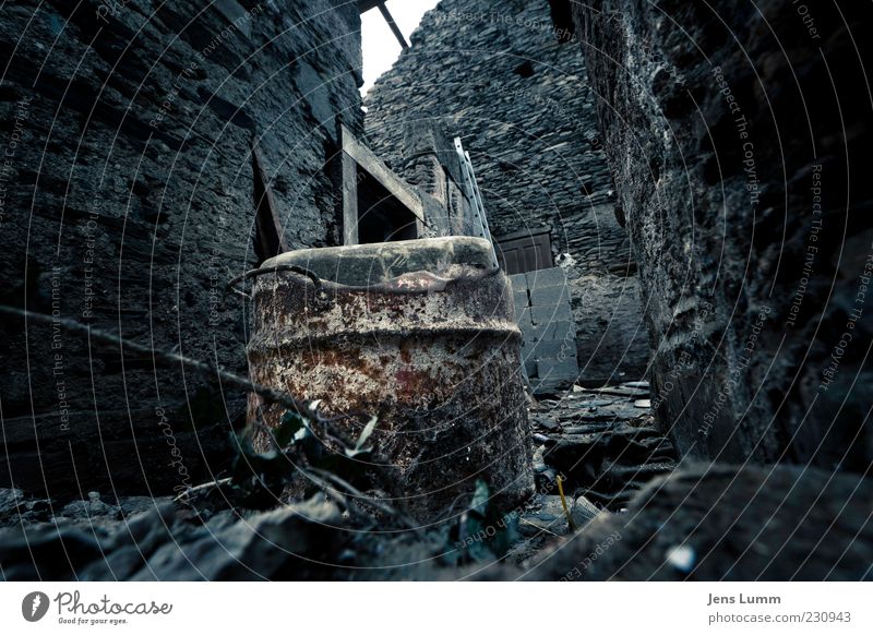 Kitchen's closed Deserted Ruin Building Wall (barrier) Wall (building) Blue Red Black Transience Shabby Dismantling Building for demolition Ripe for demolition