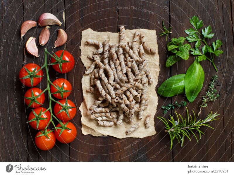 Whole wheat pasta, tomatoes, garlic and herbs Vegetarian diet Diet Table Leaf Dark Fresh Brown Green Red Tradition cooking food health healthy Ingredients whole