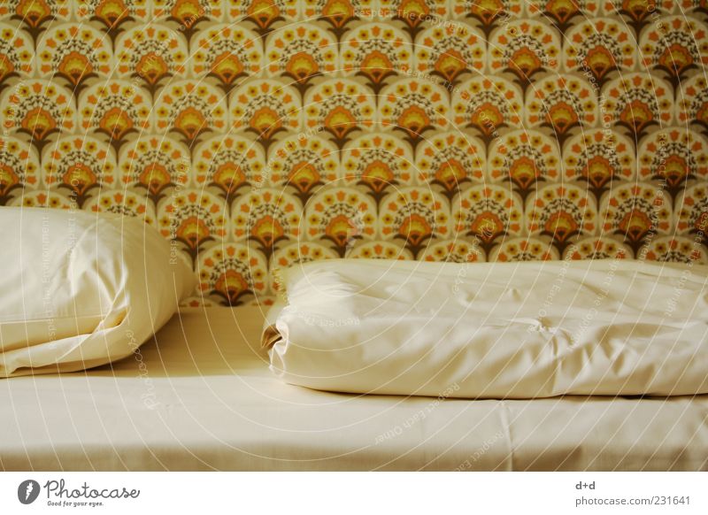 - -- Bed Wallpaper Wallpaper pattern Retro Retro Colours Seventies Sixties GDR Hotel Style Iconic Old Conventional Old fashioned Brown Orange Duvet Sheet