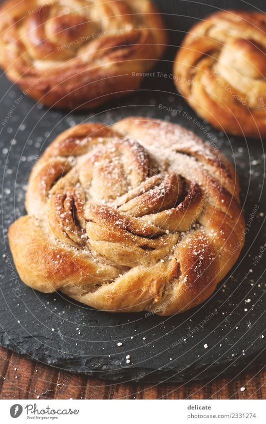 Cinnamon snail VII Food Grain Dough Baked goods Croissant Cake Candy Baking Bakery Slate Nutrition Eating Breakfast To have a coffee Dinner Buffet Brunch