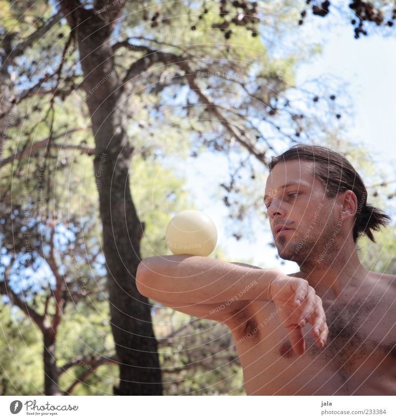 concentrated Ball Juggle Juggler Human being Masculine Man Adults 1 30 - 45 years Long-haired Braids Esthetic Concentrate Balance Sports Training Colour photo