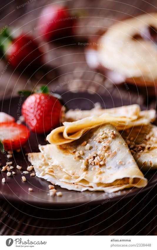 Crepes with chocolate cream and strawberries Crêpe Pancake Pancake Rocks Chocolate Nut spread Food Healthy Eating Dish Food photograph Dessert Snack Sweet Fruit