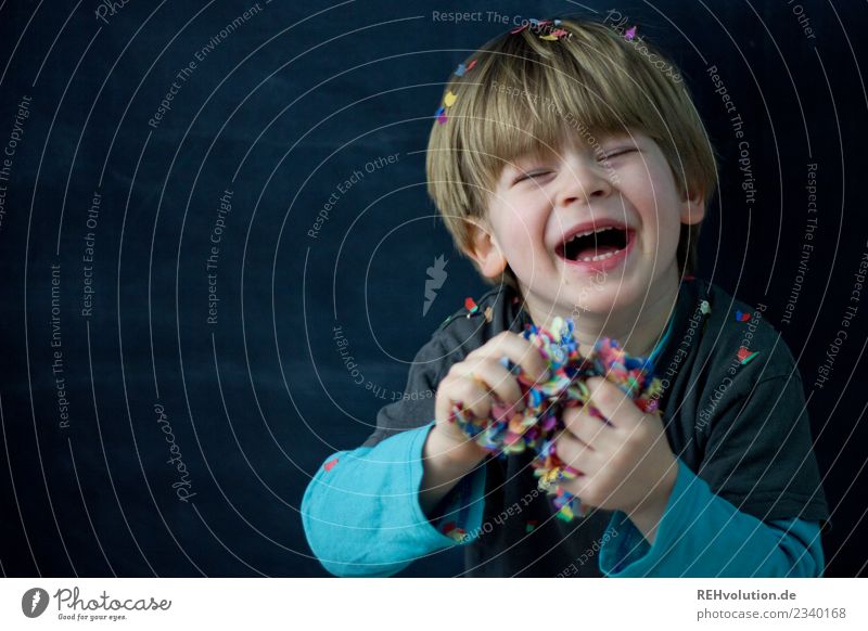 Boy has fun with confetti Lifestyle Style Joy Happy Feasts & Celebrations Human being Masculine Child Boy (child) Infancy Face 1 3 - 8 years Laughter Authentic