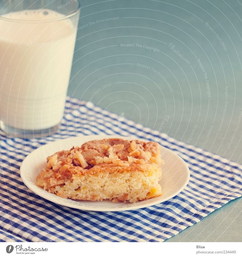 nomnomnom Cake Dessert To have a coffee Milk Plate Glass Delicious Checkered Blue-white Apple pie Colour photo Interior shot Deserted Copy Space top Part