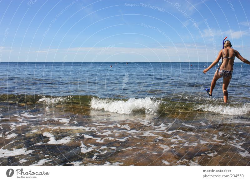 Exploration of the wet element Youth (Young adults) 1 Human being Water Sky Summer Beautiful weather Waves Beach Bay Ocean Blonde Swimming & Bathing Dive Blue