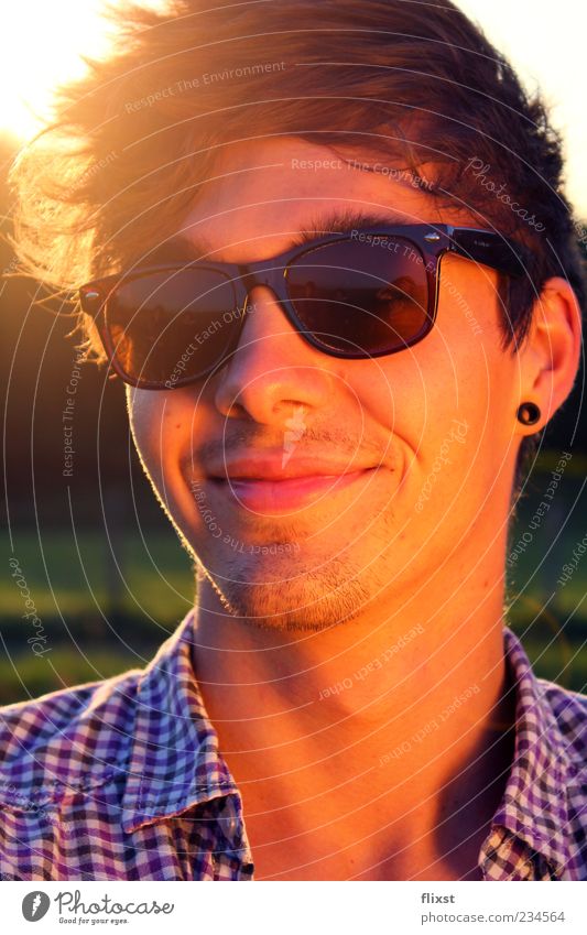 rays Summer Masculine Young man Youth (Young adults) Head 1 Human being 18 - 30 years Adults Happiness Joie de vivre (Vitality) Spring fever Optimism Sunglasses