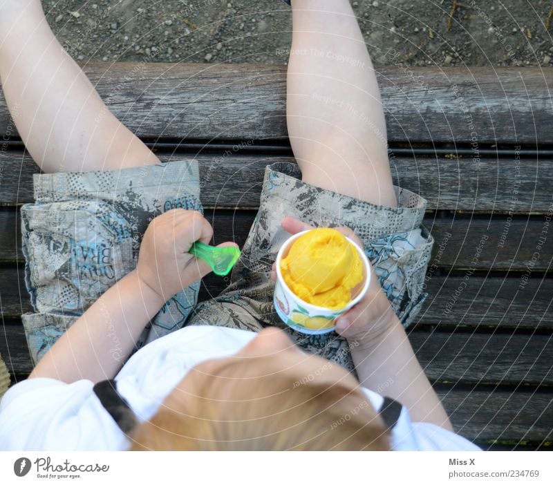 Eating a lot of ice Dessert Ice cream Nutrition Human being Child Toddler Infancy 1 1 - 3 years Summer Cold Delicious Sweet Fruit ice cream Icecream spoon