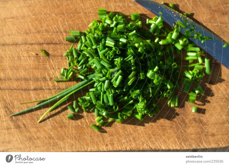 chives Food Herbs and spices Nutrition Lifestyle Healthy Chopping board Cut Chives Vitamin Knives Multicoloured Exterior shot Close-up Day Bird's-eye view Green