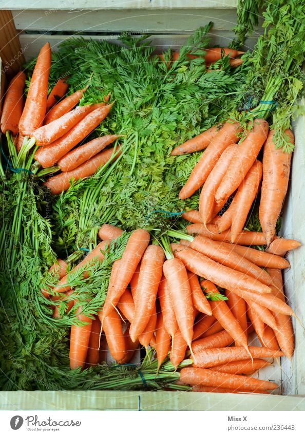 carrot box Food Vegetable Nutrition Organic produce Vegetarian diet Fresh Delicious Green Carrot Farmer's market Crate Greengrocer Vegetable market Market stall