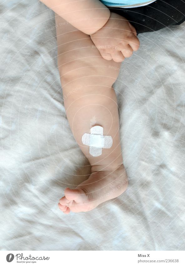 The big ouch! Illness Human being Baby Toddler Legs Feet 1 0 - 12 months Pain Immunization Adhesive plaster Wound Colour photo Interior shot Copy Space left