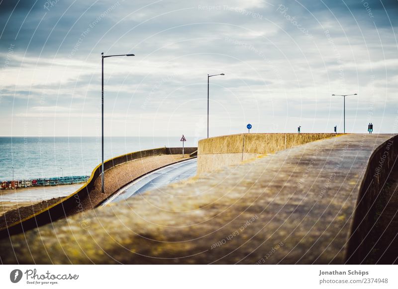 Roads on the south coast of England Town Port City Downtown Outskirts Architecture Wall (barrier) Wall (building) Gloomy Brighton Street Street lighting Ski-run