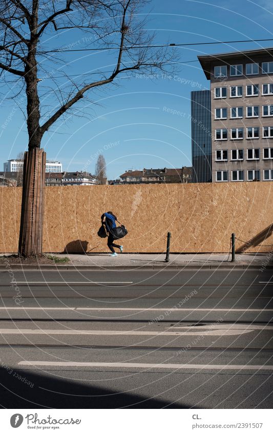 border boy Construction site Human being Boy (child) Youth (Young adults) 1 Sky Cloudless sky Beautiful weather Tree Duesseldorf Town