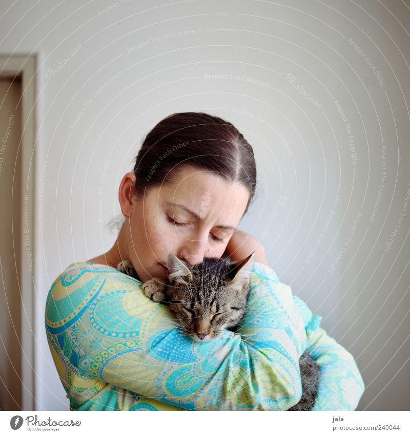 upwind Human being Feminine Woman Adults 1 30 - 45 years Animal Pet Cat Safety (feeling of) Warm-heartedness Sympathy Friendship Together Love of animals