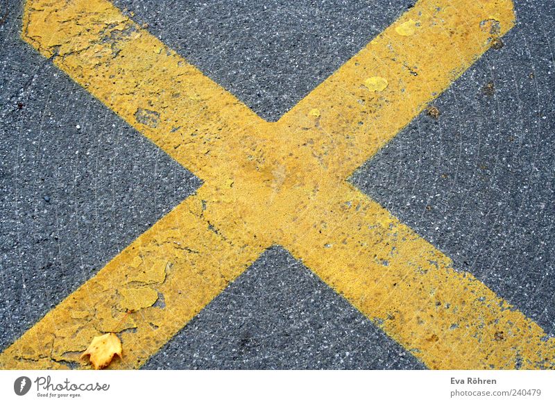 Cross on asphalt Environment Traffic infrastructure Street Lanes & trails Stone Road sign Large Yellow Gray Center point X Stop Asphalt Floor covering