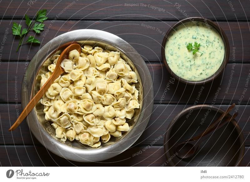 Cooked Tortellini Dough Baked goods Fresh food pasta Dumpling filled Parsley cream Sauce Dip Home-made Italian cooking Meal Dish belly Buttons Navel shaped