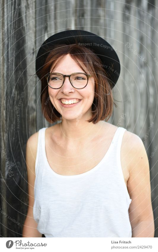 WOMAN - HAT - GLASSES - PRETTY Lifestyle pretty Young woman Youth (Young adults) 1 Human being 18 - 30 years Adults Fashion Eyeglasses Hat Brunette To enjoy