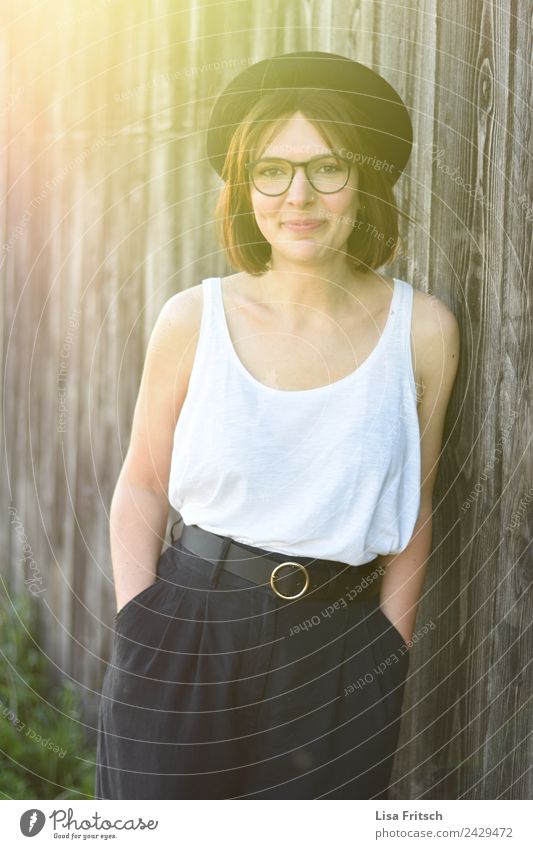 wait and see. Woman, brunette, hat, glasses, wood Lifestyle Style Beautiful Healthy Young woman Youth (Young adults) 1 Human being 18 - 30 years Adults