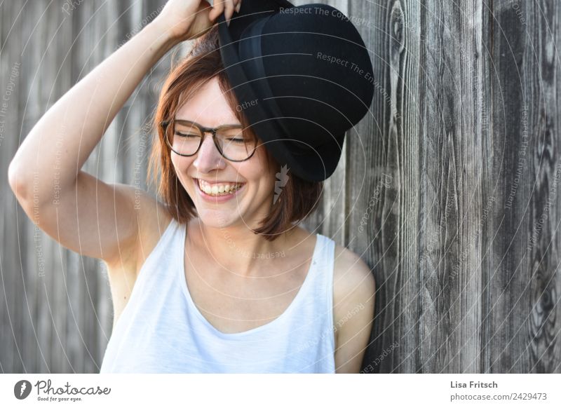 https://www.photocase.com/photos/2429473-laughing-woman-hat-joie-de-vivre-lifestyle-style-photocase-stock-photo-large.jpeg