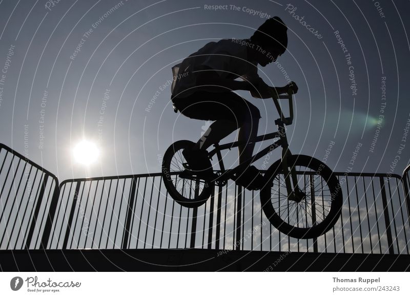 and hepp! Leisure and hobbies Sports Cycling BMX bike Halfpipe Skater circuit Human being Masculine Young man Youth (Young adults) Man Adults 1 18 - 30 years