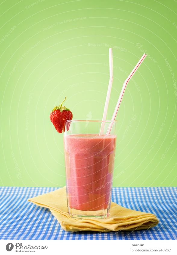 strawberry shake Food Dairy Products Fruit Milkshake Strawberry Nutrition Organic produce Vegetarian diet Beverage Cold drink Longdrink Cocktail Authentic Fresh