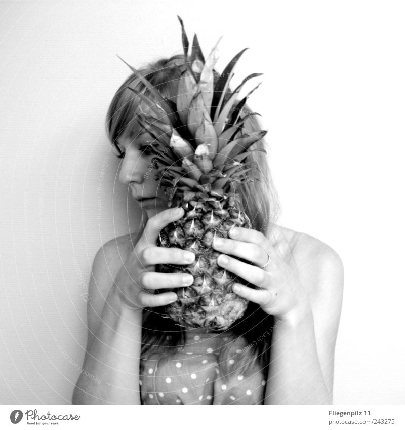 behind the pineapple Feminine Young woman Youth (Young adults) Head Hair and hairstyles 1 Human being Cloth Touch Think Beautiful Thorny Secrecy Calm Pineapple