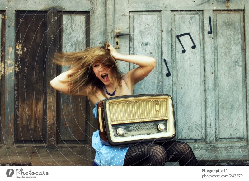 turn the radio on! Style Joy Loudspeaker Radio (device) Feminine Young woman Youth (Young adults) Hair and hairstyles 1 Human being Music Listen to music