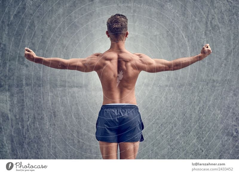 Fotografia do Stock: Sport and women. Rear view of strong fitness athlete,  female bodybuilder, flexing muscles, showing fit body, biceps and athletic  back, smiling satisfied, white background