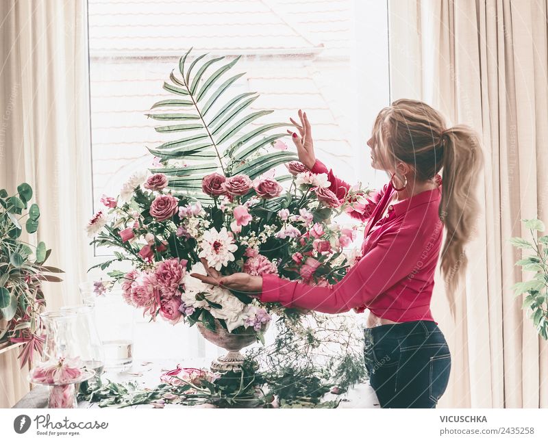 Woman arranges luxury bouquet of flowers Lifestyle Luxury Style Design Leisure and hobbies Living or residing Interior design Decoration Room Entertainment