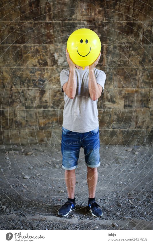 Fourth picture with yellow smiley Lifestyle Joy Leisure and hobbies Playing Masculine Man Adults Body 1 Human being 30 - 45 years 45 - 60 years Balloon Sign
