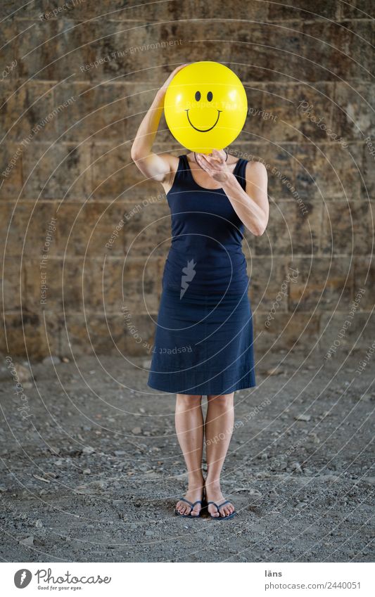 Smile l UT Dresden Feminine Woman Adults Life 1 Human being Wall (barrier) Wall (building) Dress Balloon Uniqueness Positive Joy Happy Happiness Contentment