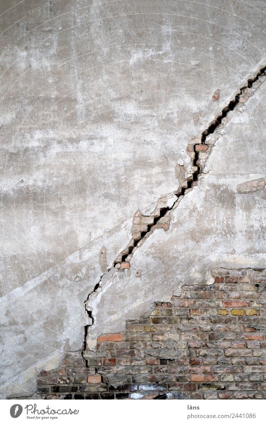 Voltage discharge l UT Dresden Crack & Rip & Tear Wall (building) refurbishment Broken Torn Plastered